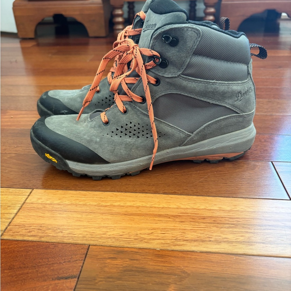 Danner Gray and Orange unisex  Hiking Boots w 10 M 7.5